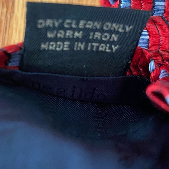 Ermenegildo Zegna Red and Blue Silk Jacquard 3.5” Tie - Picture 5 of 6